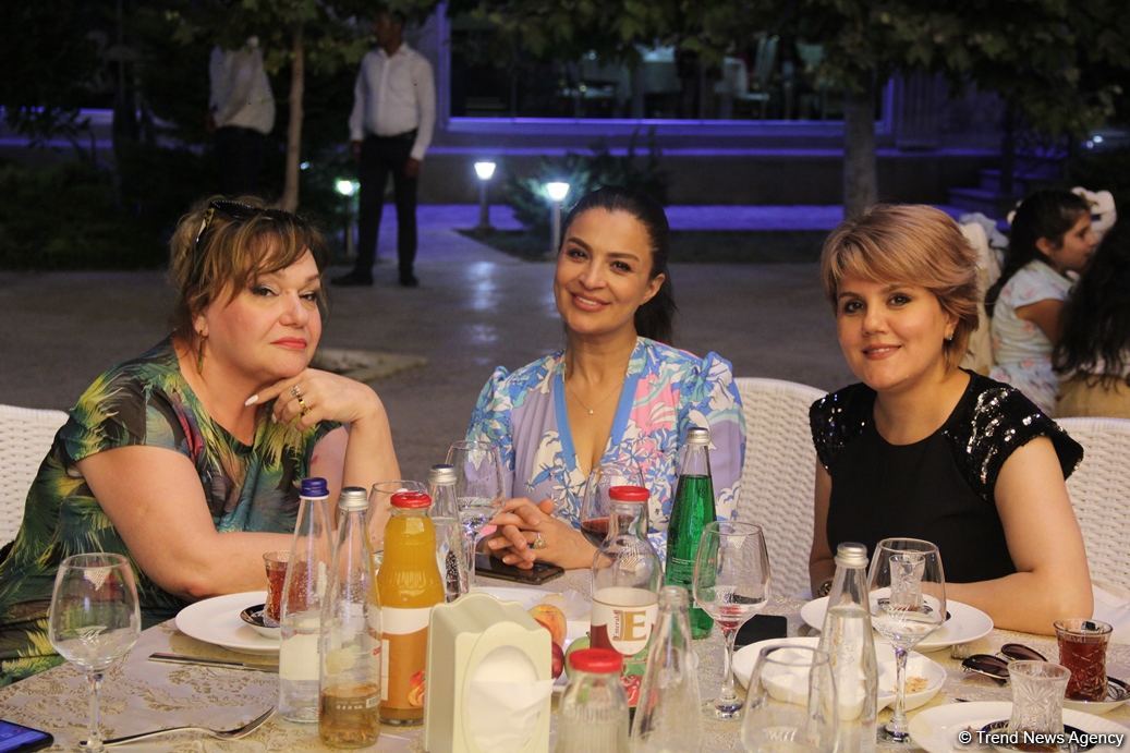 В Баку прошла церемония награждения национальной премией "Mətbuatın dostu 2022" (ФОТО)