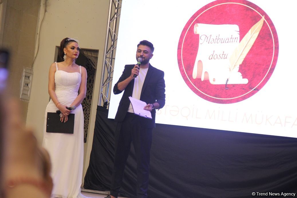 В Баку прошла церемония награждения национальной премией "Mətbuatın dostu 2022" (ФОТО)