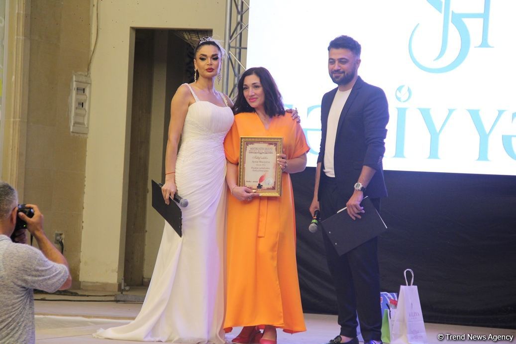 В Баку прошла церемония награждения национальной премией "Mətbuatın dostu 2022" (ФОТО)