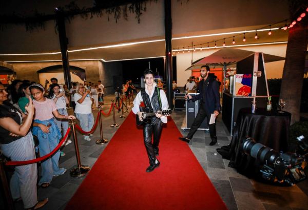 В Баку произошла реинкарнация Элвиса Пресли (ВИДЕО, ФОТО)