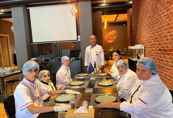 В Баку инклюзивная группа вовлечена в мир гастрономического искусства (ФОТО)