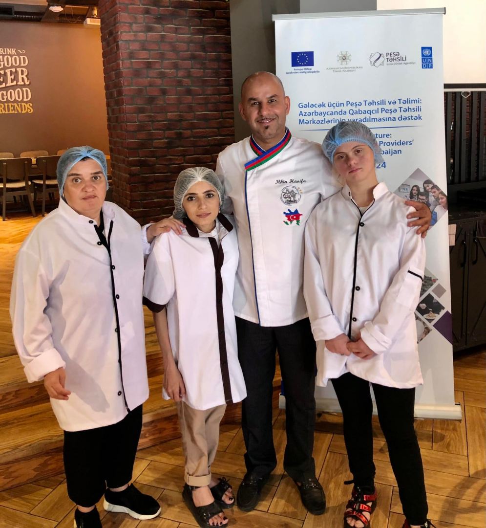 В Баку инклюзивная группа вовлечена в мир гастрономического искусства (ФОТО)