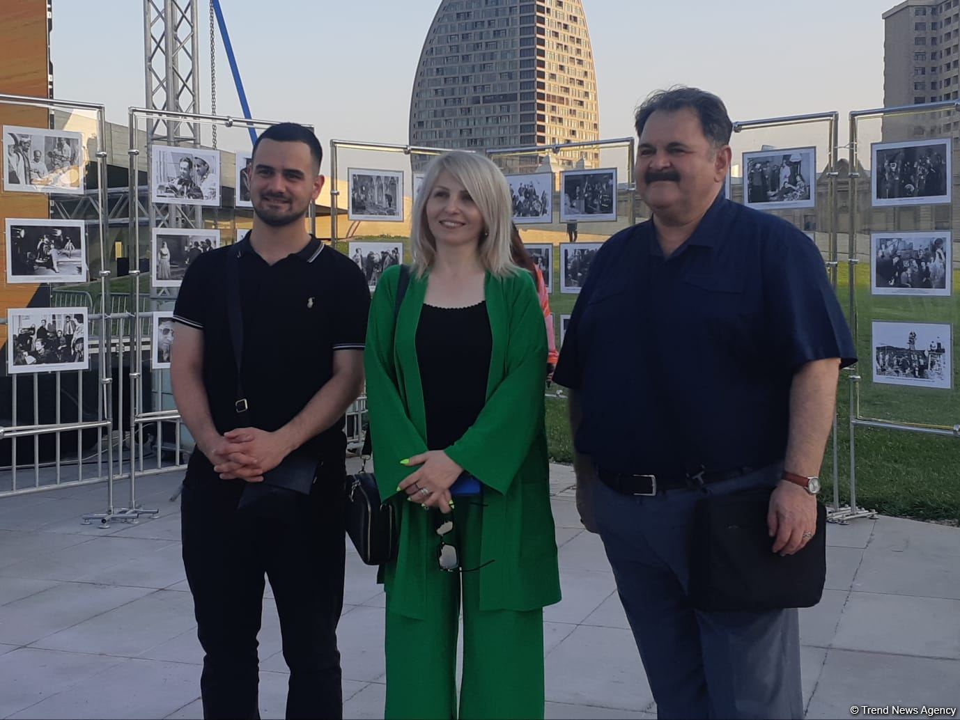 Кинопоказ под открытым небом - в Баку отмечают День национального кино (ФОТО)