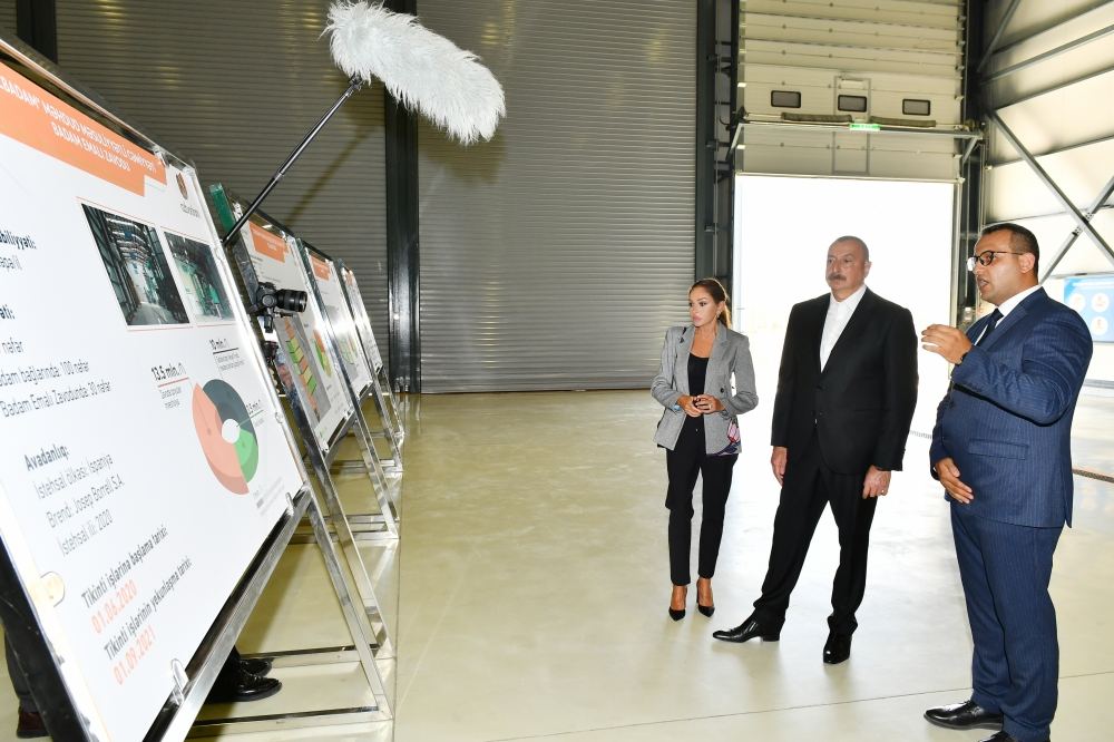 Президент Ильхам Алиев и Первая леди Мехрибан Алиева ознакомились с предприятием ООО Grand-Agro İnvitro, приняли участие в открытии перерабатывающего завода ООО «Азбадам» (ФОТО/ВИДЕО)