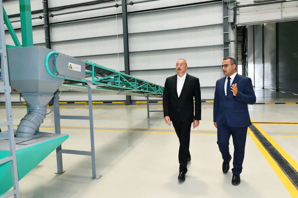Президент Ильхам Алиев и Первая леди Мехрибан Алиева ознакомились с предприятием ООО Grand-Agro İnvitro, приняли участие в открытии перерабатывающего завода ООО «Азбадам» (ФОТО/ВИДЕО)