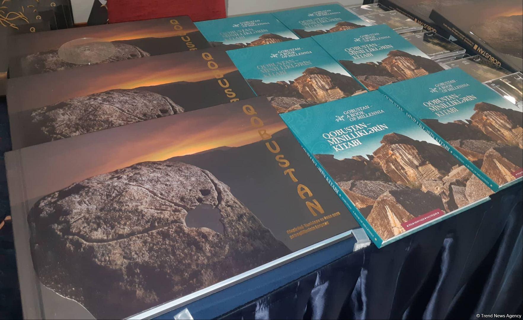 В Баку презентованы фильм и каталог о новых исследованиях в Гобустанском заповеднике (ФОТО)