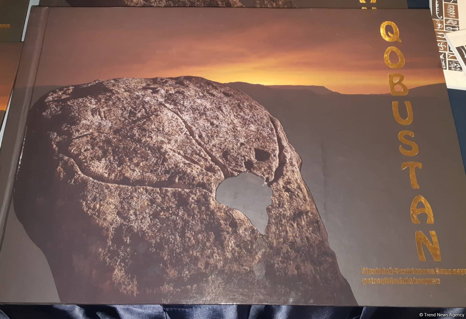 В Баку презентованы фильм и каталог о новых исследованиях в Гобустанском заповеднике (ФОТО)