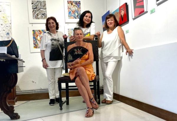 Азербайджанские художники представили свои картины в самом романтичном городе Европы (ФОТО)