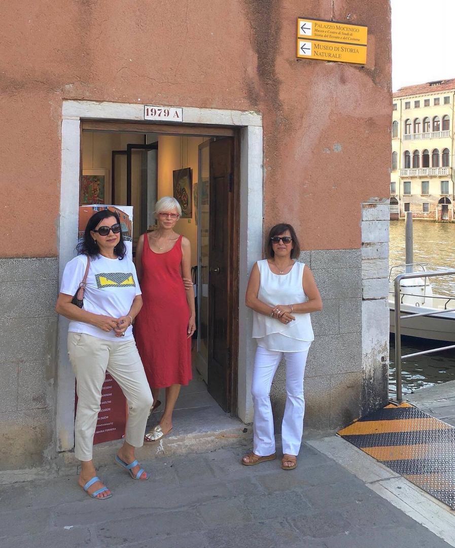 Азербайджанские художники представили свои картины в самом романтичном городе Европы (ФОТО)