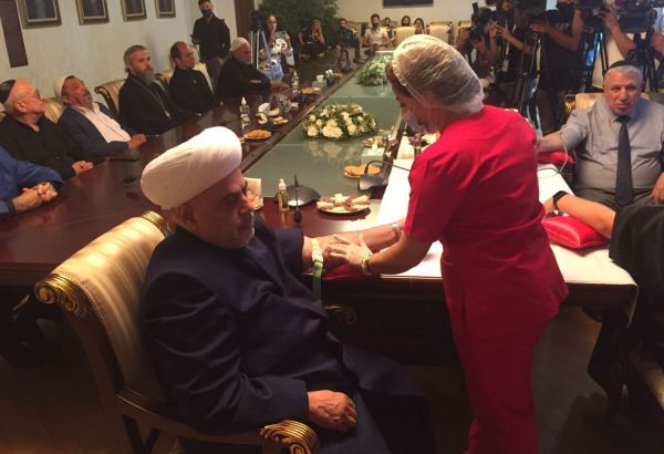 В Азербайджане главы религиозных конфессий приняли участие в акции по сдаче донорской крови (ФОТО)