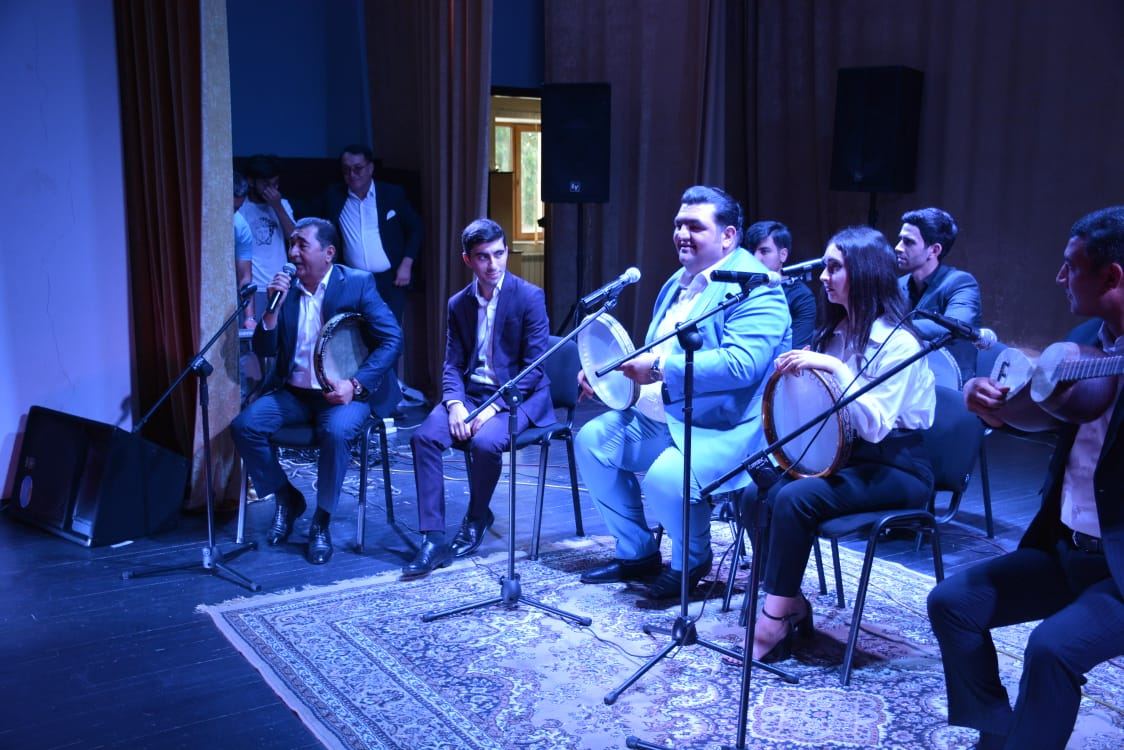 "У нас гость" – народный артист Забит Набизаде и его ученики выступили с концертом (ФОТО)