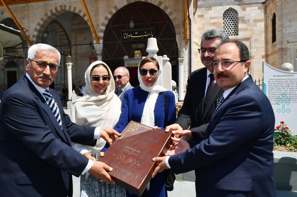 Первый вице-президент Мехрибан Алиева и вице-президент Фонда Гейдара Алиева Лейла Алиева посетили Музей Мевланы в Конье (ФОТО/ВИДЕО)