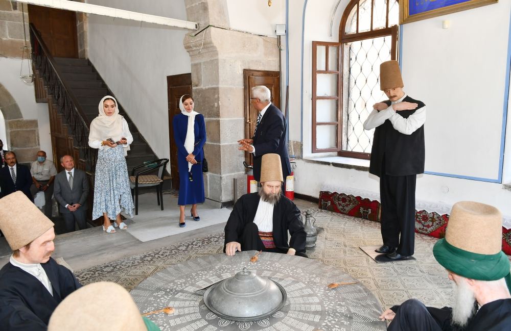 Первый вице-президент Мехрибан Алиева и вице-президент Фонда Гейдара Алиева Лейла Алиева посетили Музей Мевланы в Конье (ФОТО/ВИДЕО)