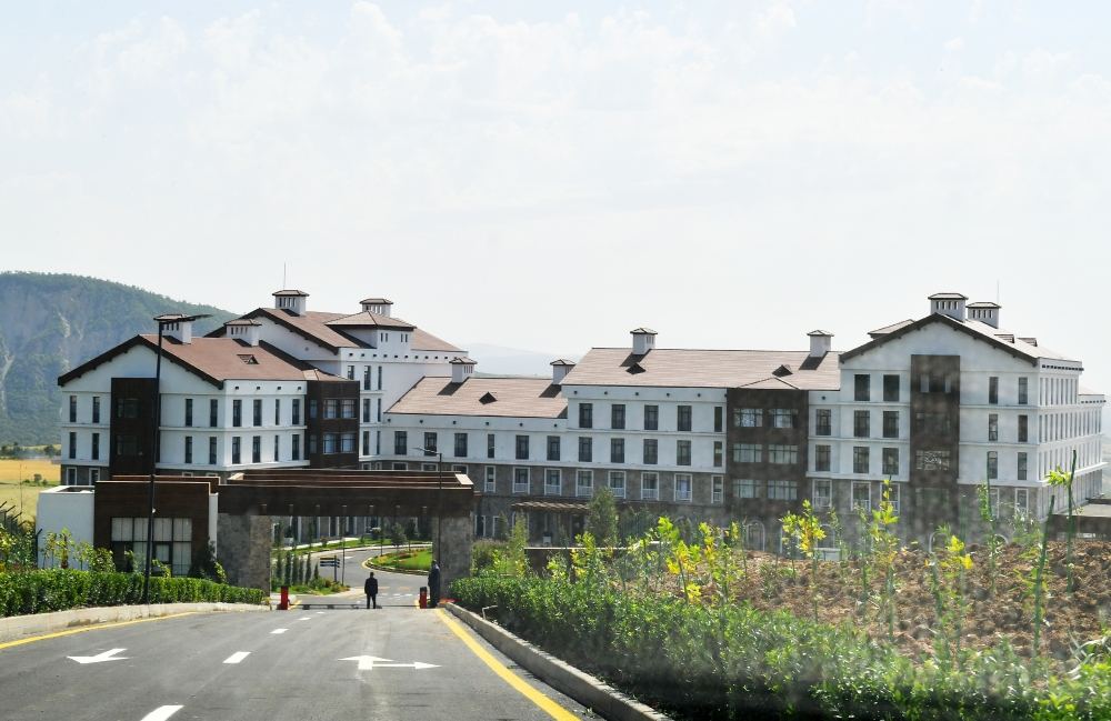 Президент Ильхам Алиев и Первая леди Мехрибан Алиева приняли участие в открытии отеля Basqal Resort & Spa в Исмаиллы (ФОТО/ВИДЕО)