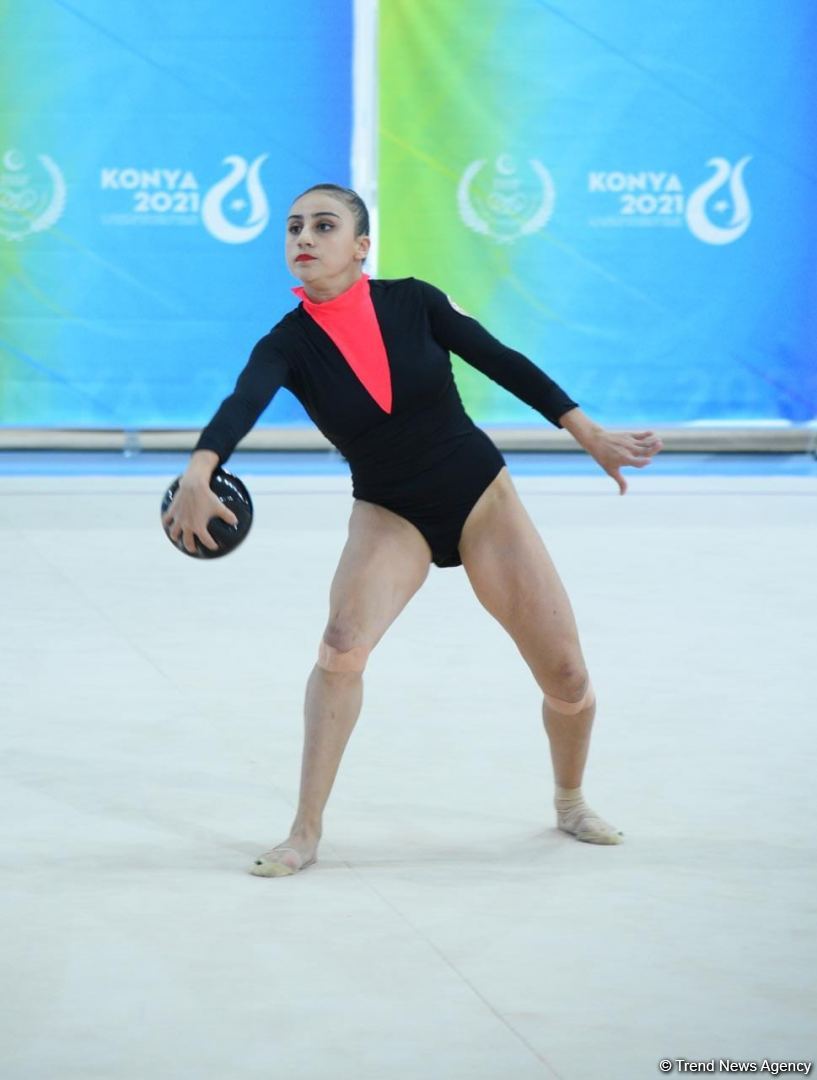 Зохра Агамирова завоевала "бронзу" в упражнении с мячом (ФОТО)