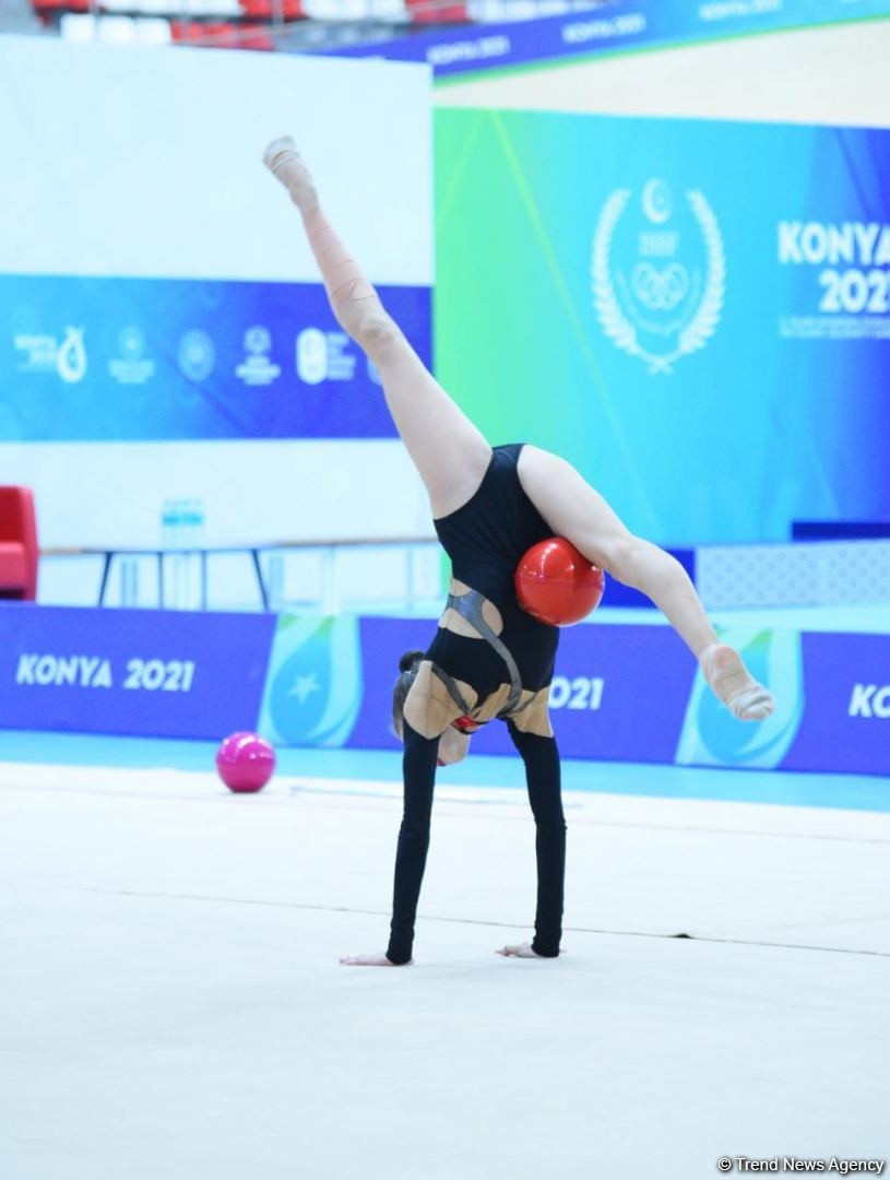 Зохра Агамирова завоевала "бронзу" в упражнении с мячом (ФОТО)