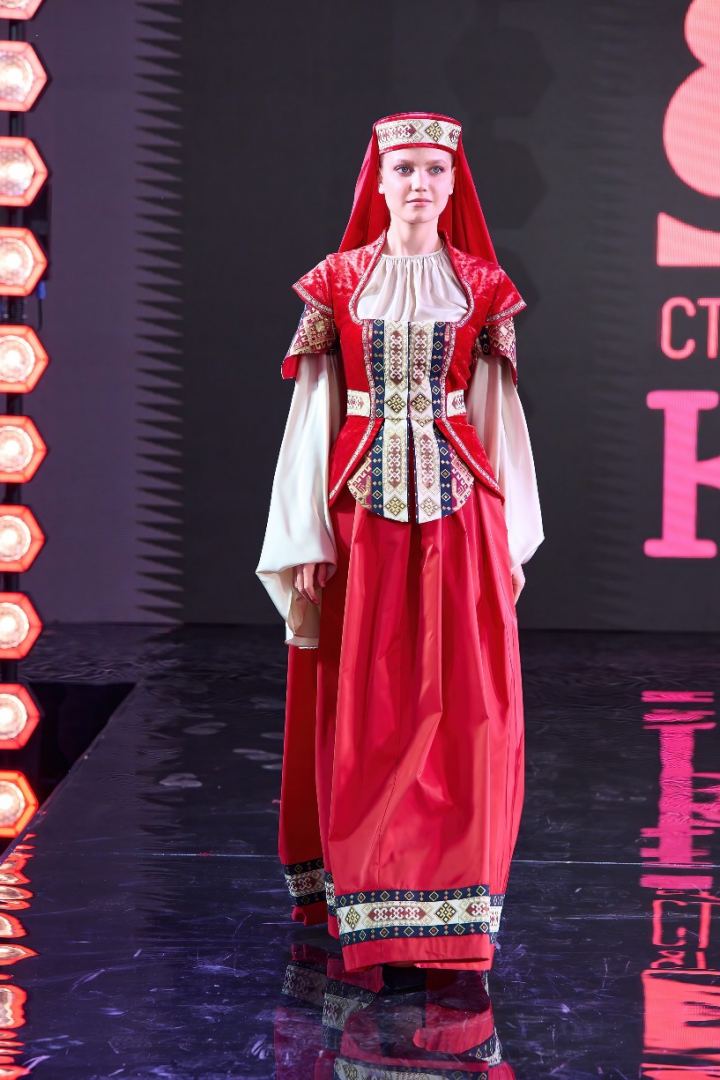 В России с большим успехом представлены коллекции Гюльнары Халиловой "Карабах" и "Харыбюльбюль"  (ФОТО)