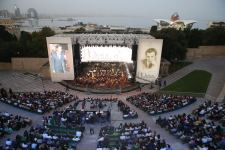 Президент Ильхам Алиев и Первая леди Мехрибан Алиева приняли участие в вечере памяти, посвященном 80-летнему юбилею Муслима Магомаева (ФОТО/ВИДЕО)