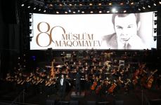 Президент Ильхам Алиев и Первая леди Мехрибан Алиева приняли участие в вечере памяти, посвященном 80-летнему юбилею Муслима Магомаева (ФОТО/ВИДЕО)