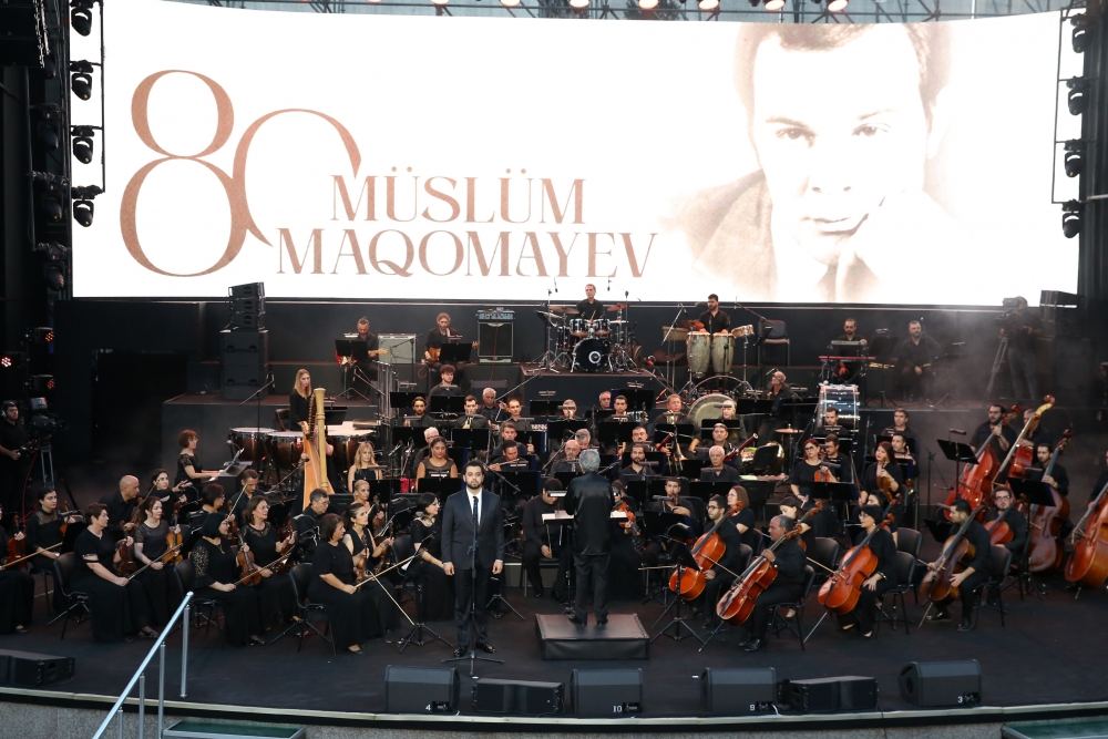 Президент Ильхам Алиев и Первая леди Мехрибан Алиева приняли участие в вечере памяти, посвященном 80-летнему юбилею Муслима Магомаева (ФОТО/ВИДЕО)