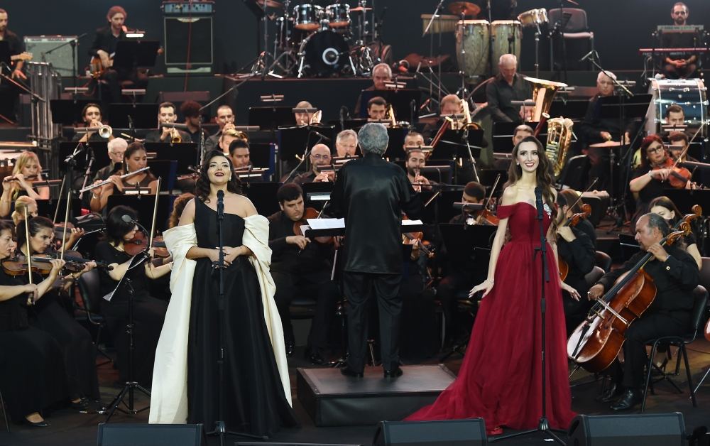 Президент Ильхам Алиев и Первая леди Мехрибан Алиева приняли участие в вечере памяти, посвященном 80-летнему юбилею Муслима Магомаева (ФОТО/ВИДЕО)