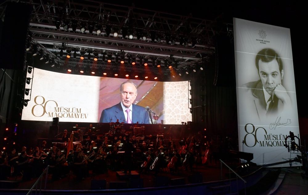 Президент Ильхам Алиев и Первая леди Мехрибан Алиева приняли участие в вечере памяти, посвященном 80-летнему юбилею Муслима Магомаева (ФОТО/ВИДЕО)
