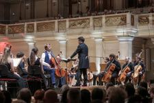 Молодежный симфонический оркестр Польши выступил в Германии под управлением азербайджанского дирижера (ФОТО)