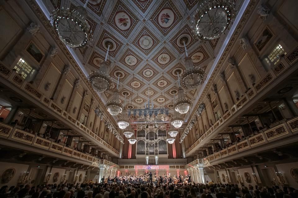 Молодежный симфонический оркестр Польши выступил в Германии под управлением азербайджанского дирижера (ФОТО)