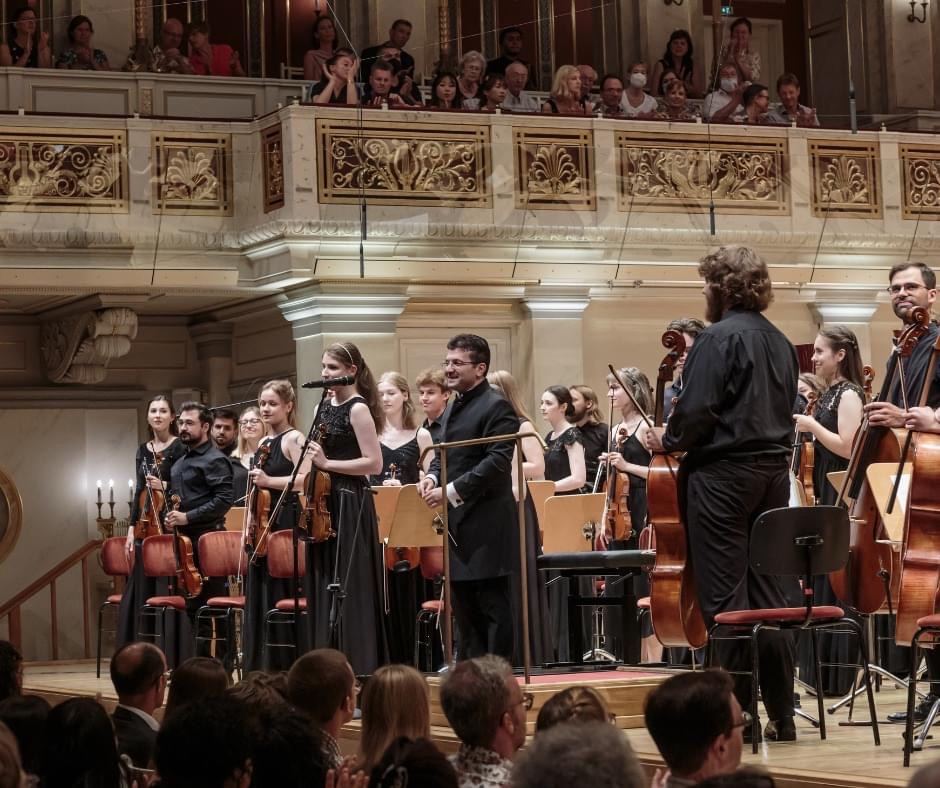 Молодежный симфонический оркестр Польши выступил в Германии под управлением азербайджанского дирижера (ФОТО)