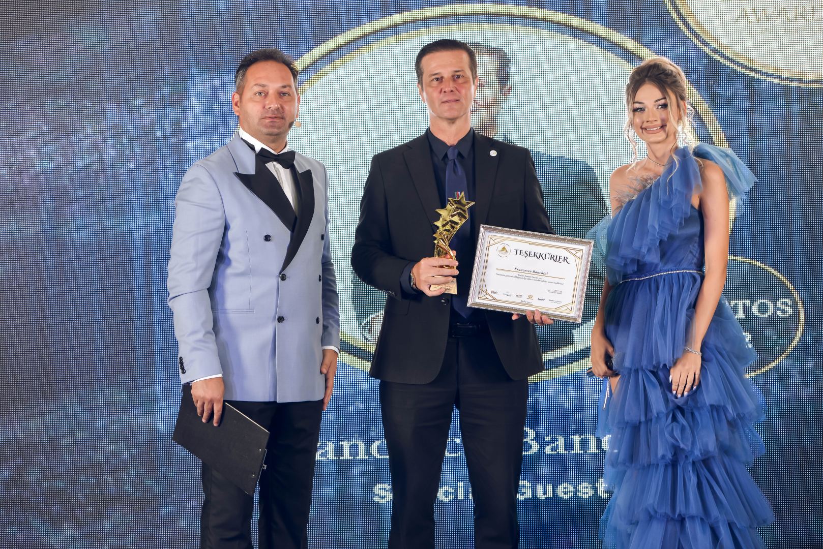 В Баку впервые прошла церемония награждения проекта Golden Summit Awards - Altın Zirvə (ФОТО)