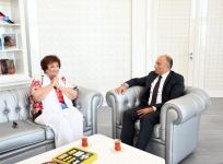 Министр культуры Анар Керимов вручил Тамаре Синявской орден "Шараф" (ФОТО)