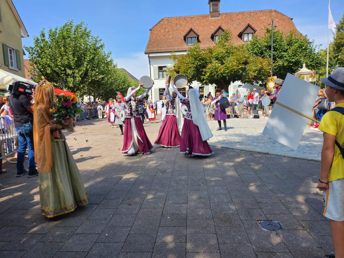 В Швейцарии выступление азербайджанцев признано главным событием Фестиваля национальных костюмов и танцев (ФОТО)