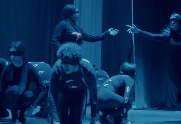 Впервые в Азербайджане представлен спектакль с закрытыми глазами  (ФОТО)