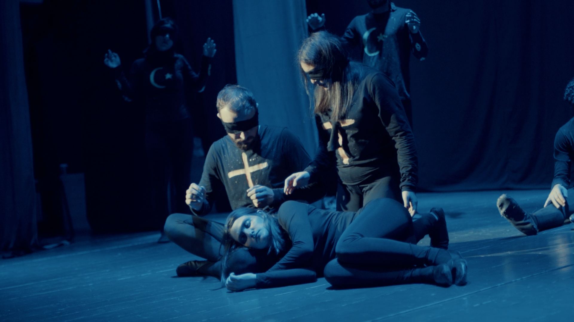 Впервые в Азербайджане представлен спектакль с закрытыми глазами  (ФОТО)