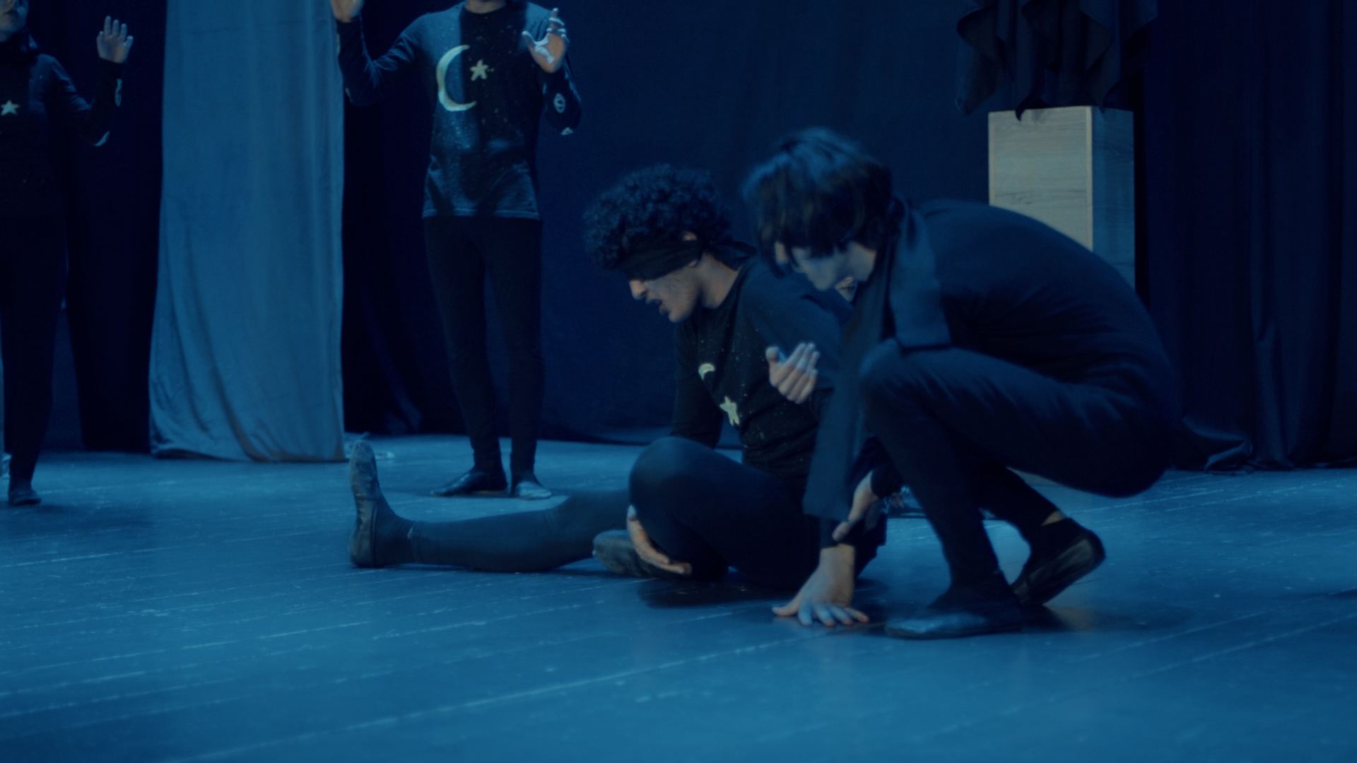 Впервые в Азербайджане представлен спектакль с закрытыми глазами  (ФОТО)