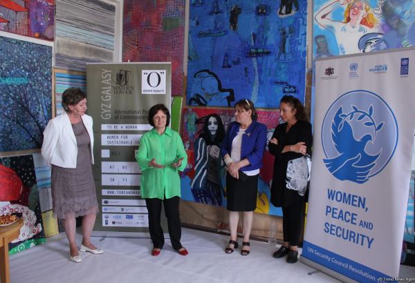 В мастерской Ирины Эльдаровой в Баку представлен проект "О", почтена память  Королевы Елизаветы II (ФОТО)