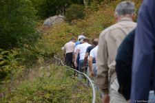 Иностранные путешественники посетили Азыхскую пещеру (ФОТО)