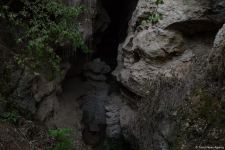 Иностранные путешественники посетили Азыхскую пещеру (ФОТО)