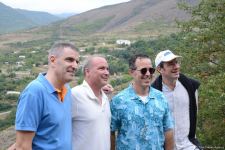 Иностранные путешественники посетили Азыхскую пещеру (ФОТО)