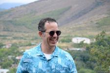 Иностранные путешественники посетили Азыхскую пещеру (ФОТО)