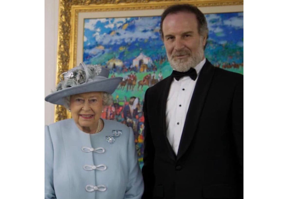 Улыбка Королевы Елизаветы II... Сакит Мамедов рассказал об удивительных встречах и подаренных монарху картинах (ФОТО)