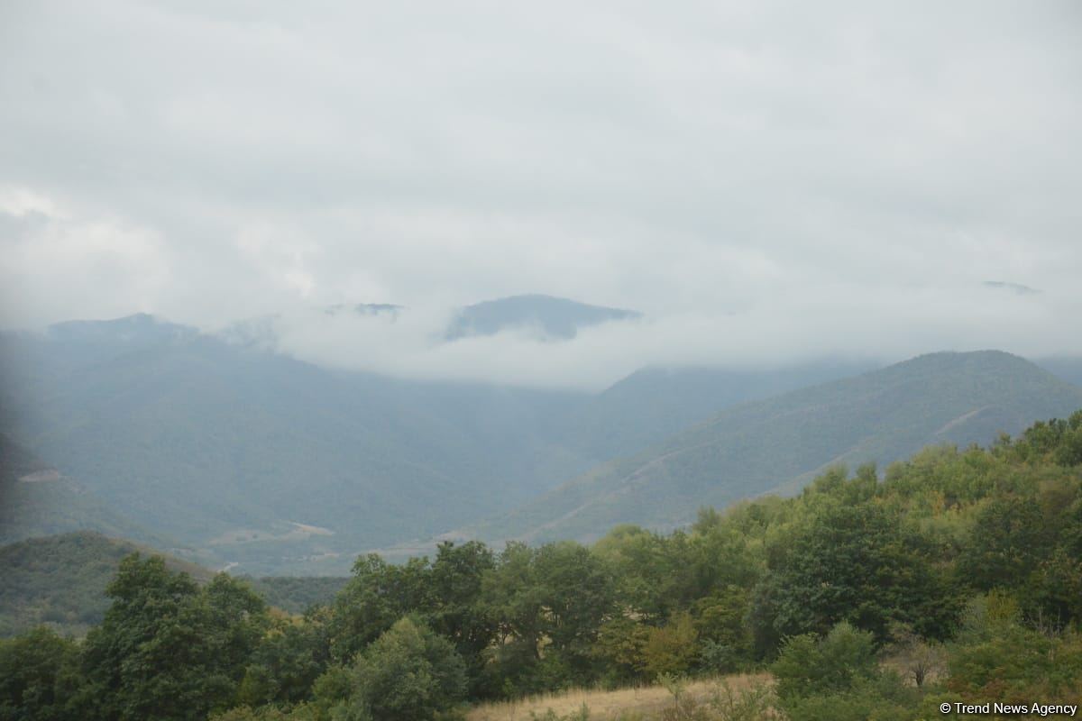 Иностранные путешественники посетили Азыхскую пещеру (ФОТО)