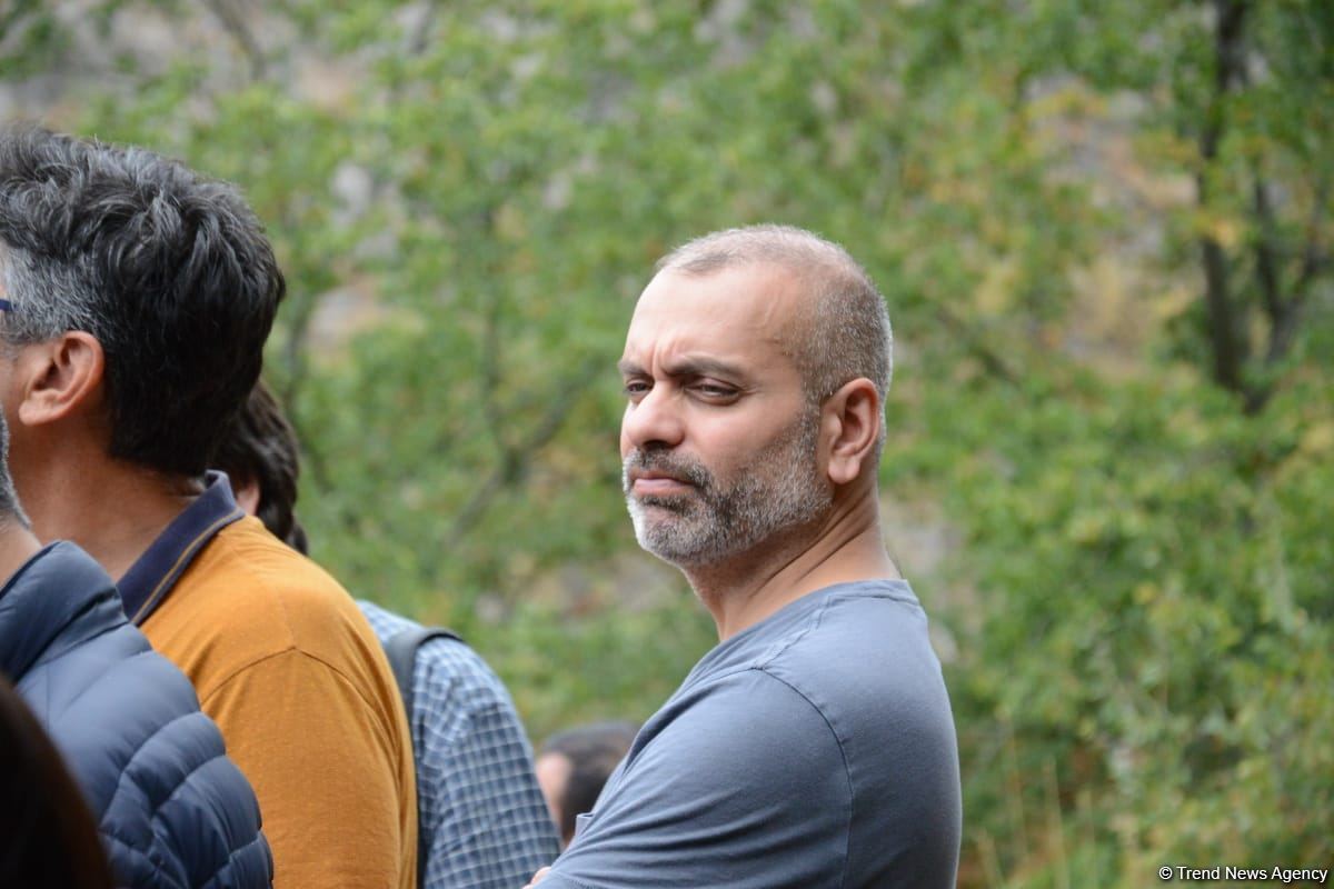 Иностранные путешественники посетили Азыхскую пещеру (ФОТО)