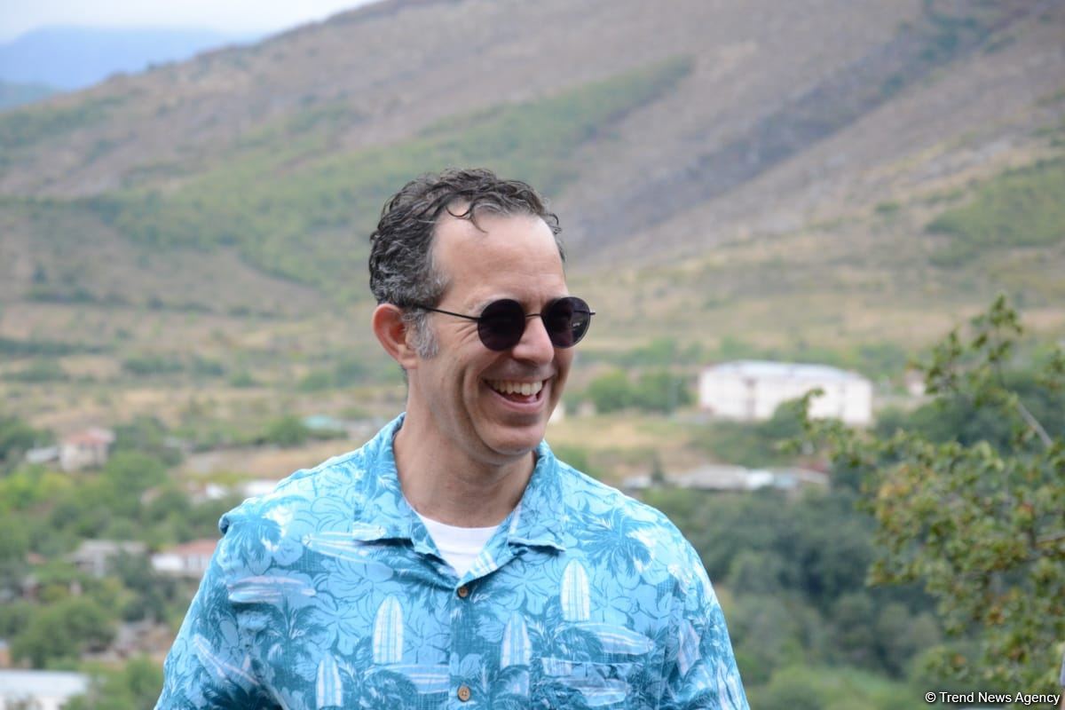 Иностранные путешественники посетили Азыхскую пещеру (ФОТО)