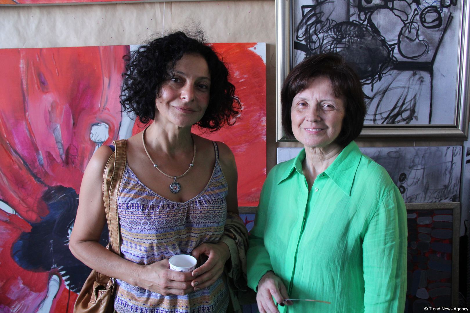 В мастерской Ирины Эльдаровой в Баку представлен проект "О", почтена память  Королевы Елизаветы II (ФОТО)