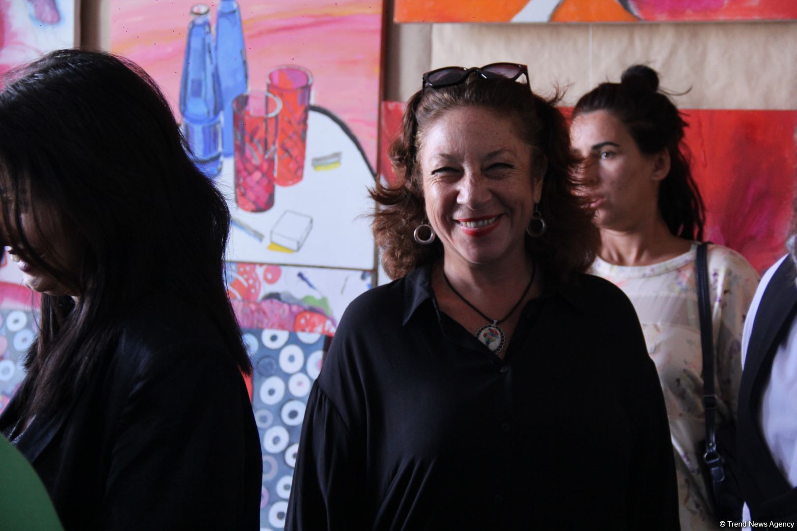 В мастерской Ирины Эльдаровой в Баку представлен проект "О", почтена память  Королевы Елизаветы II (ФОТО)