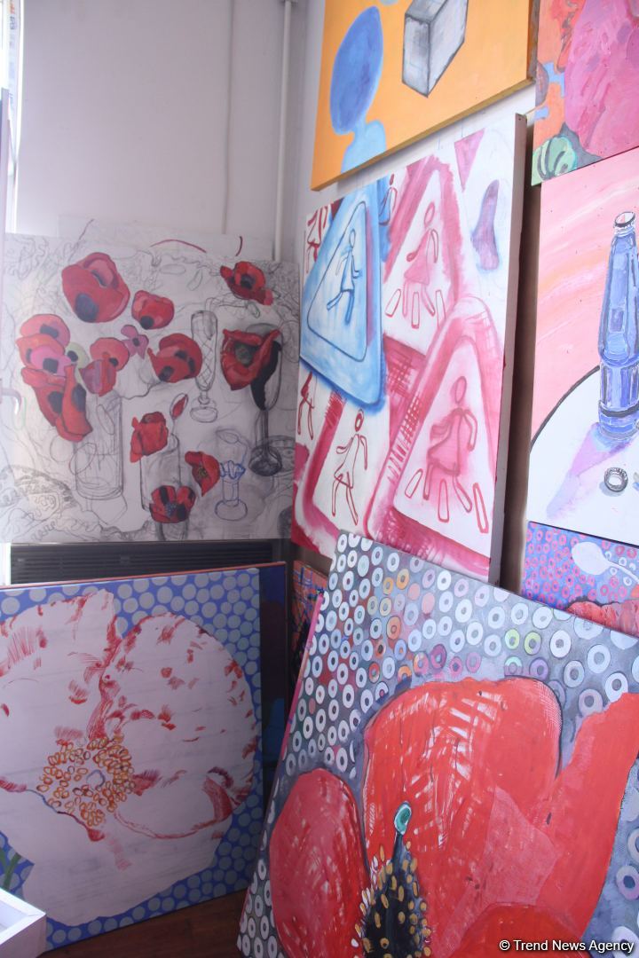 В мастерской Ирины Эльдаровой в Баку представлен проект "О", почтена память  Королевы Елизаветы II (ФОТО)