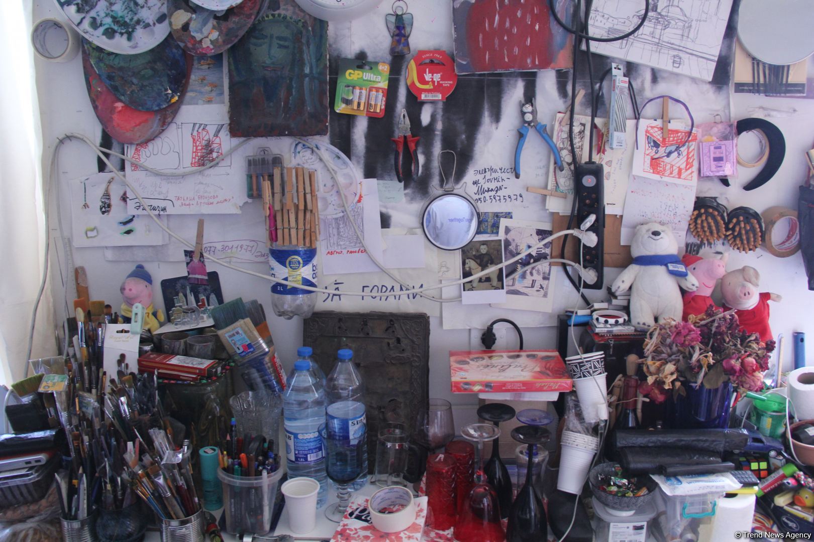 В мастерской Ирины Эльдаровой в Баку представлен проект "О", почтена память  Королевы Елизаветы II (ФОТО)