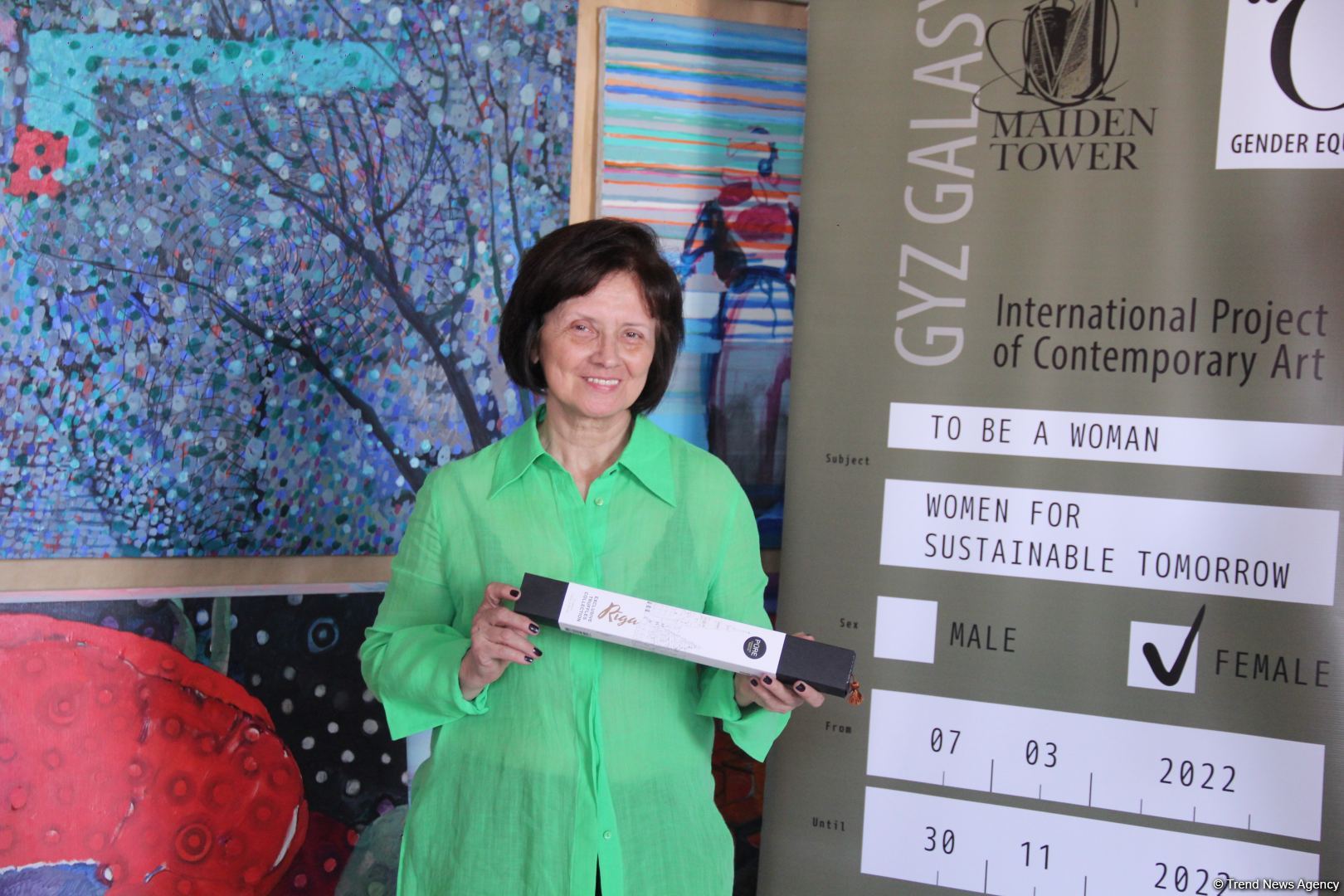 В мастерской Ирины Эльдаровой в Баку представлен проект "О", почтена память  Королевы Елизаветы II (ФОТО)