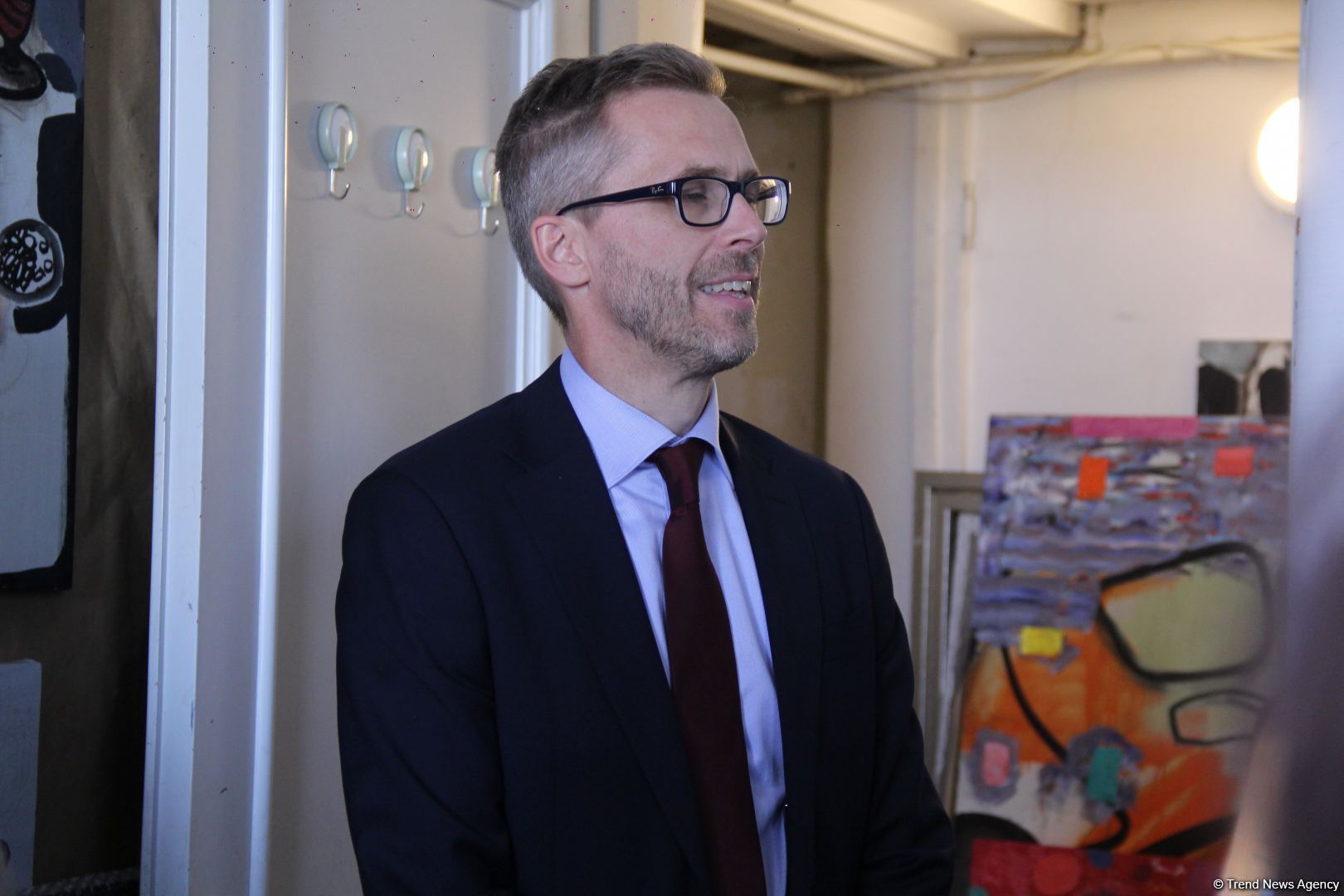 В мастерской Ирины Эльдаровой в Баку представлен проект "О", почтена память  Королевы Елизаветы II (ФОТО)